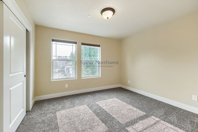 Building Photo - 552 NE 77th Ave