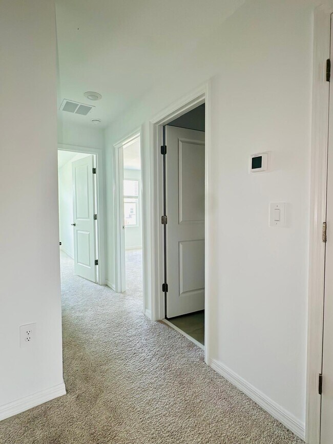 Building Photo - 2287 Portrait St