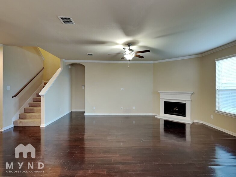 Building Photo - 5813 Valley Haven Way