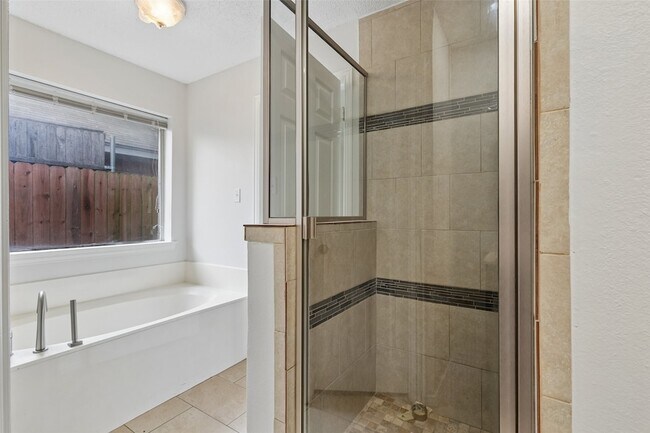 Building Photo - 2345 Park Vista Dr