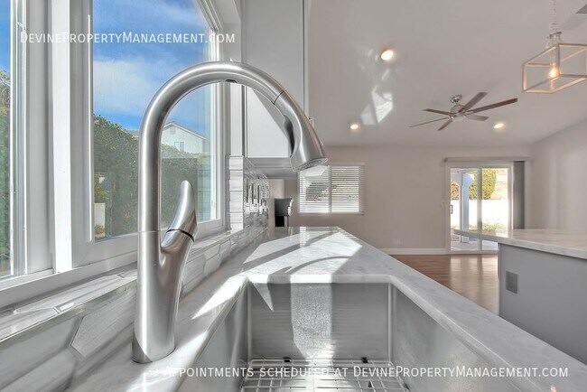 Building Photo - 9814 Hibiscus Ct