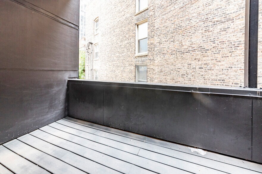 Building Photo - 2322 N Clark St