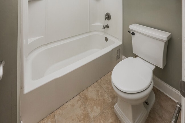 Building Photo - 140 Trimble St