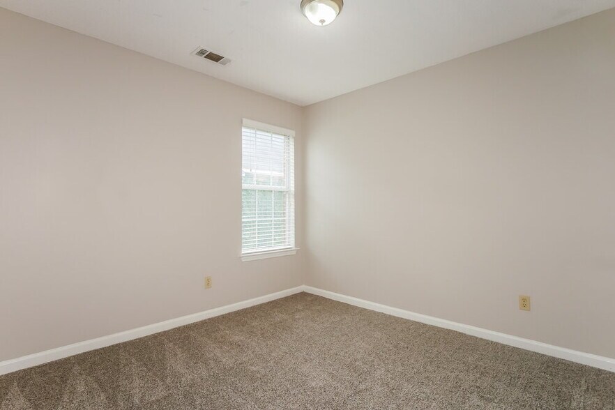 Building Photo - 3840 Clarion Dr