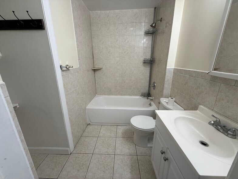Bathroom - 6009 Buchanan Pl