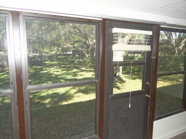 Building Photo - 2/2 condo in Dunedin - 55+ community