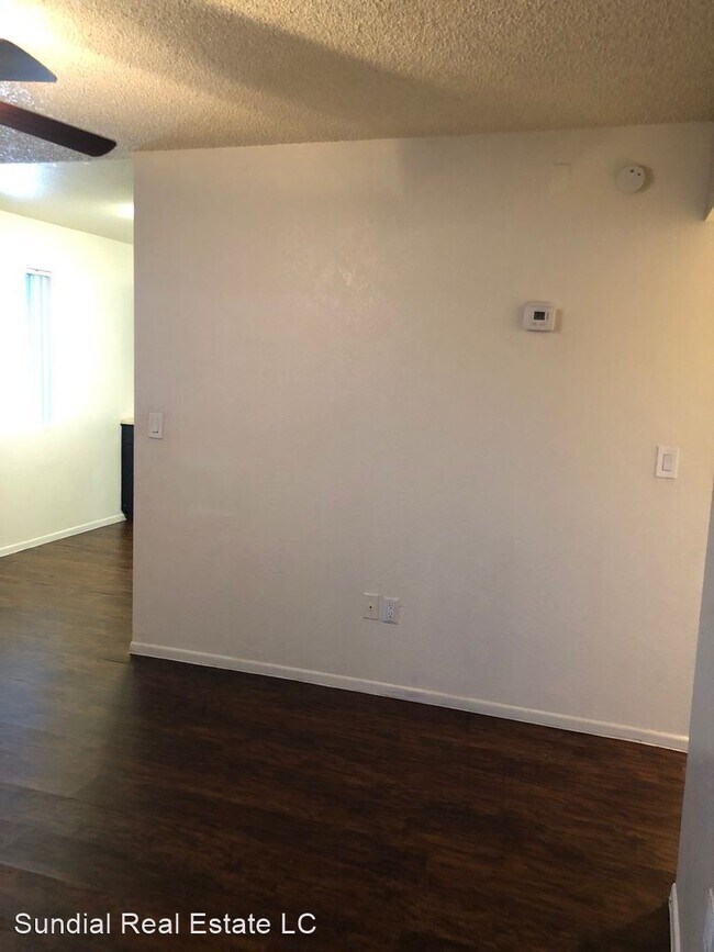Building Photo - 1107 E University Dr