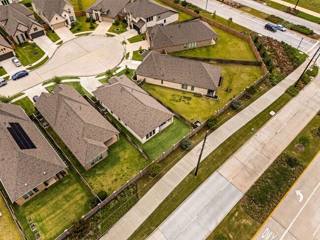 Building Photo - 8711 Hbr Pnes Dr