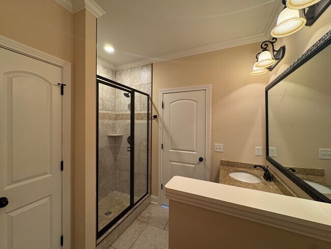 Building Photo - 3020 Equestrian Ct