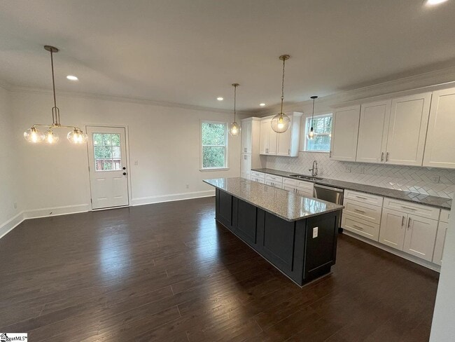 Building Photo - 305 Averill St