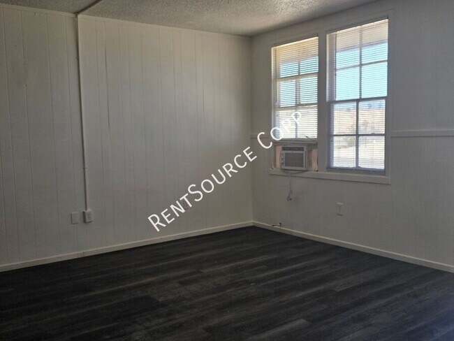 Building Photo - 250 Juniper St