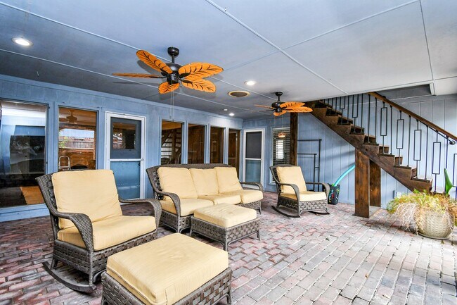 Building Photo - 2510 Hilton Head Dr