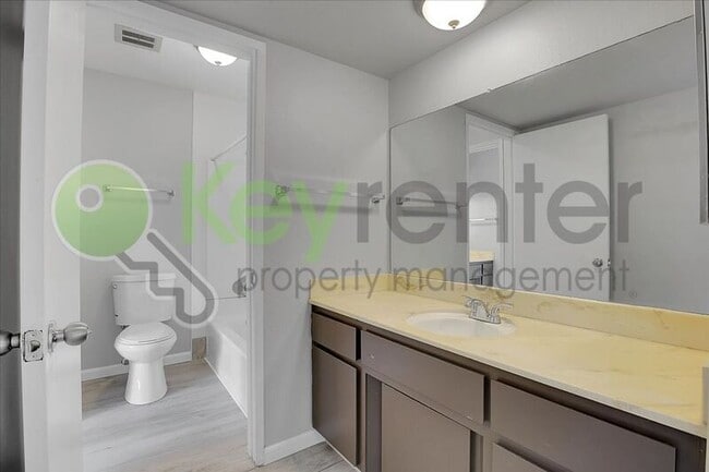 Building Photo - 5636 Clark Ave