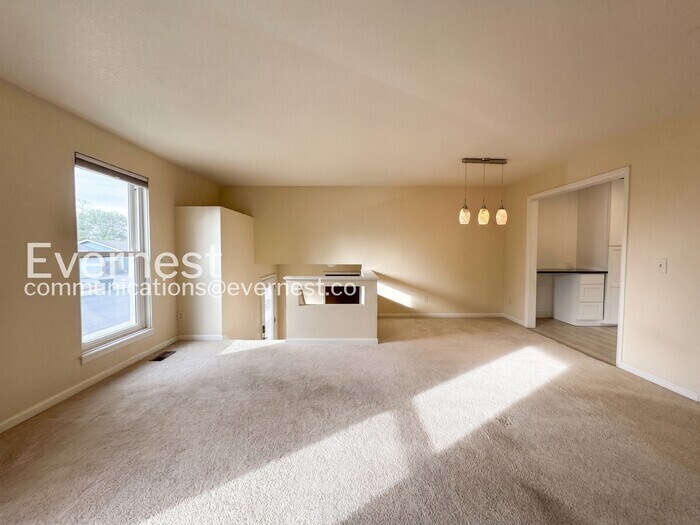 Building Photo - 9225 Clermont Dr