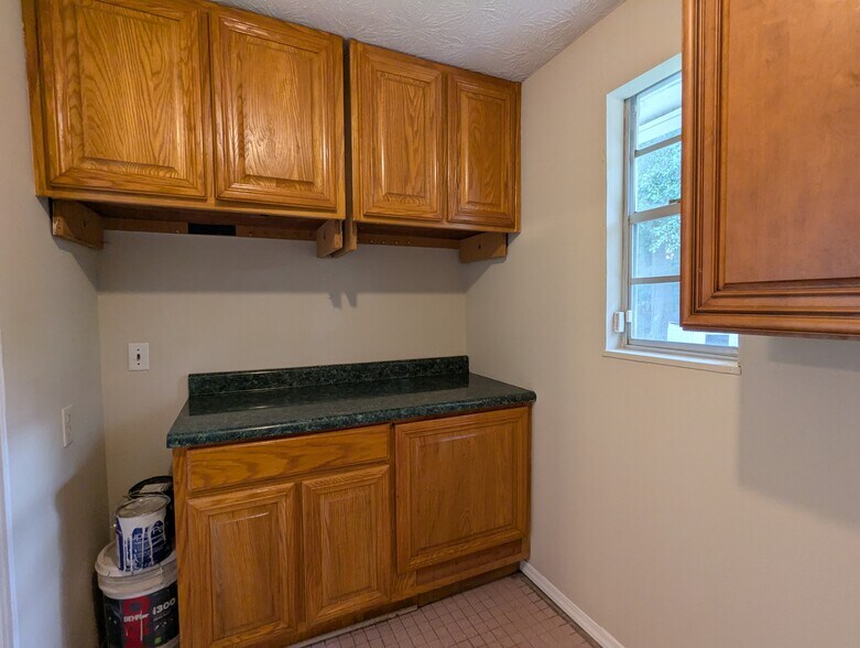 Building Photo - 5127 Acoma Ave