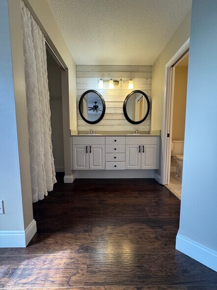 Building Photo - 12836 Woodmill Dr