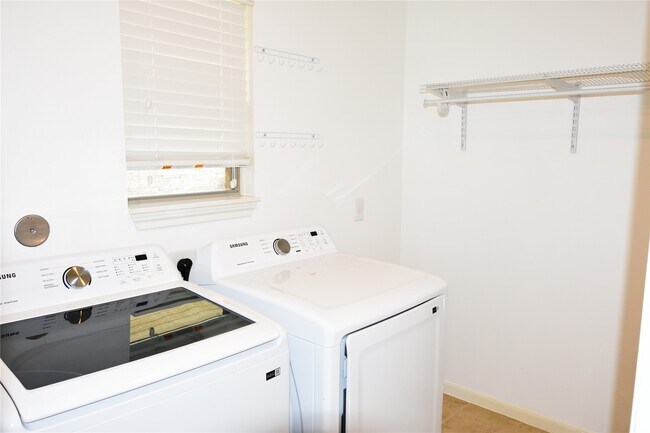 Building Photo - 2316 Hopi Dr