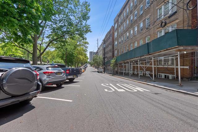 Building Photo - 325 79th St