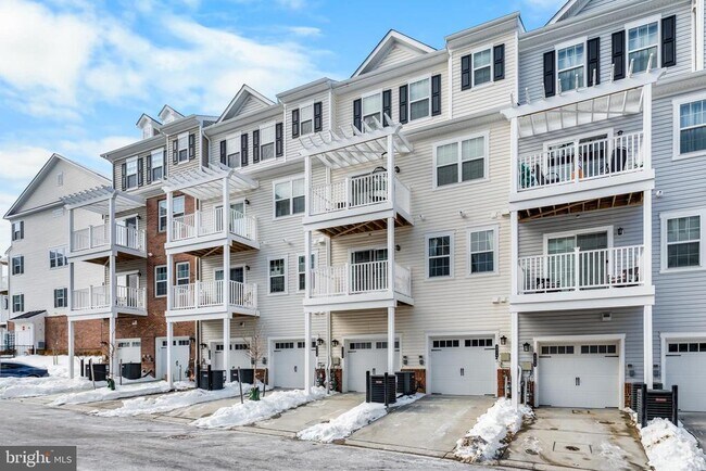 Building Photo - 4520 Reaney Ln