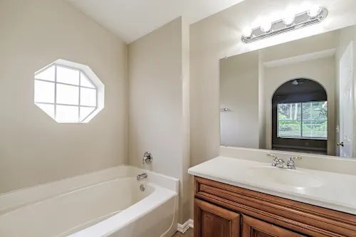 Building Photo - 6411 Golfview Ave