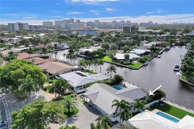 Building Photo - 2830 NE 55th St