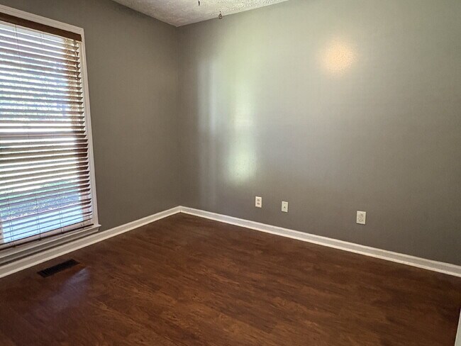 Building Photo - 204 Cobblestone Ct