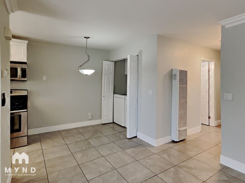 Building Photo - 4775 Seminole Dr