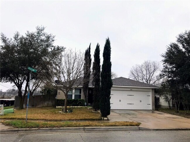 Building Photo - 15117 Bigelow Dr