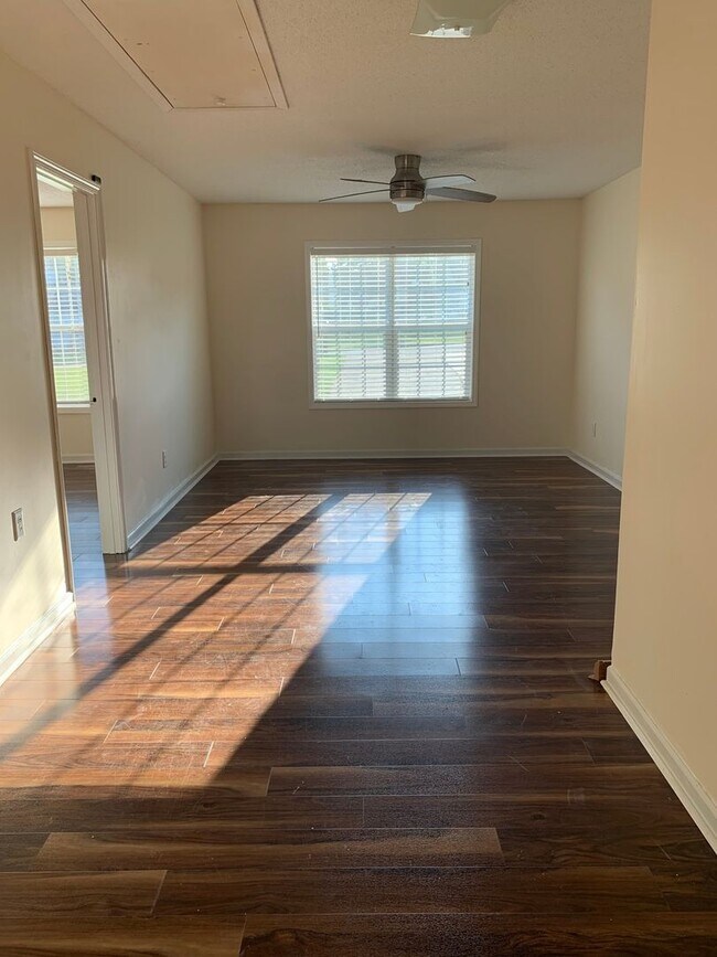 Building Photo - Charming 4BR House in Hampton