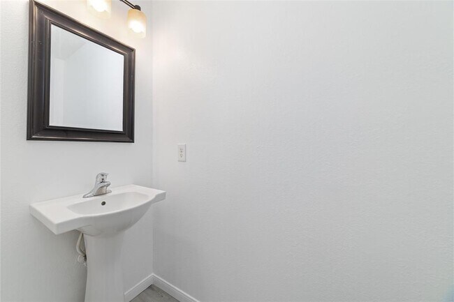 Building Photo - 18703 Clover Nut Ct
