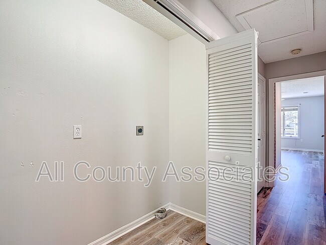 Building Photo - 1007 S Pointe Alexis Dr