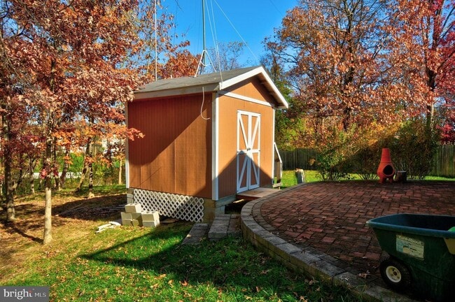 Building Photo - 121 Deer Hill Ct