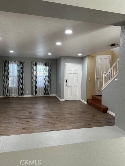 Building Photo - 8941 Carnation Dr