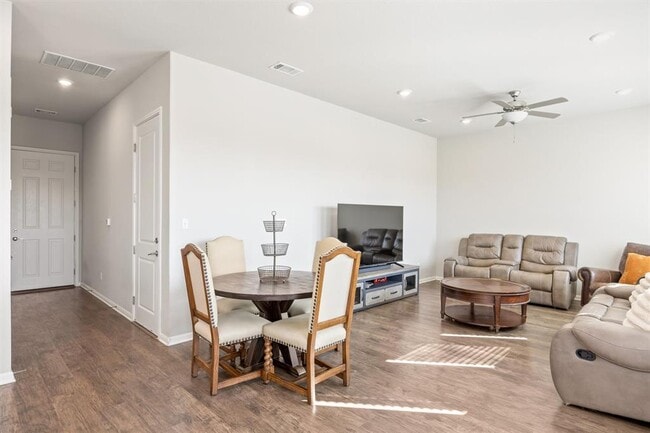 Building Photo - 1020 Vista View Dr