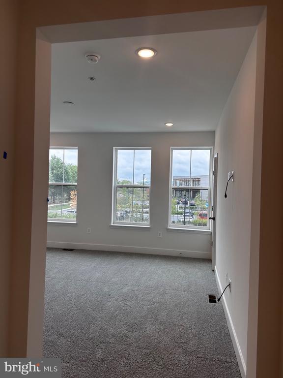 Building Photo - 2504 W Peninsula Dr