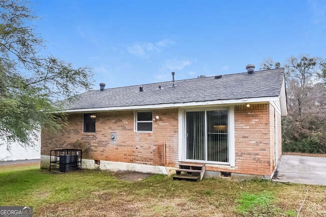Building Photo - 251 Essex Dr