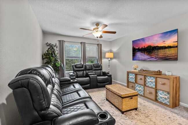 Building Photo - Spacious Home in Prime Location!