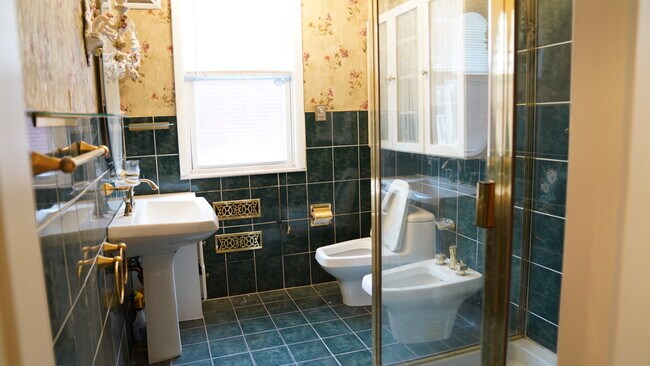 Building Photo - 6345 Morrowfield Ave