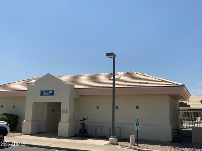Building Photo - 2311 S Farnsworth Dr