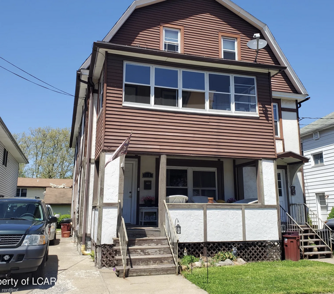 Primary Photo - 2 br, 1 bath Triplex - 114 North Thomas Av...