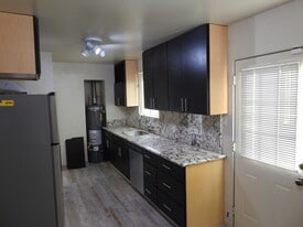 Building Photo - 413 34th St