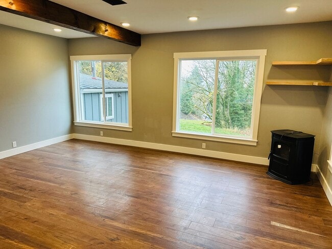 Building Photo - Charming Vintage Farm House