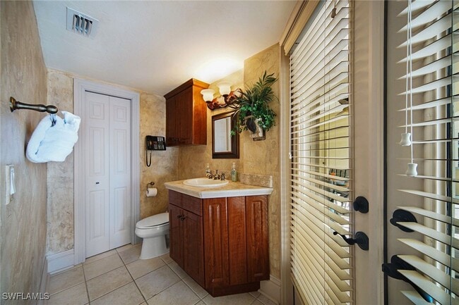 Building Photo - 232 Bayshore Dr