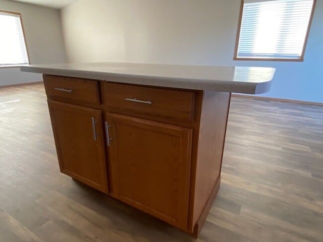 Building Photo - Comfortable 4 Bedroom with Garage & Fenced Yard for Rent!