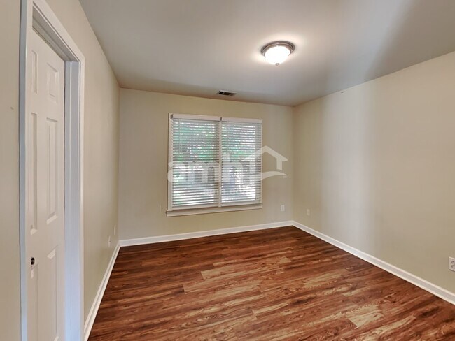 Building Photo - 2011 Aldbury Ln