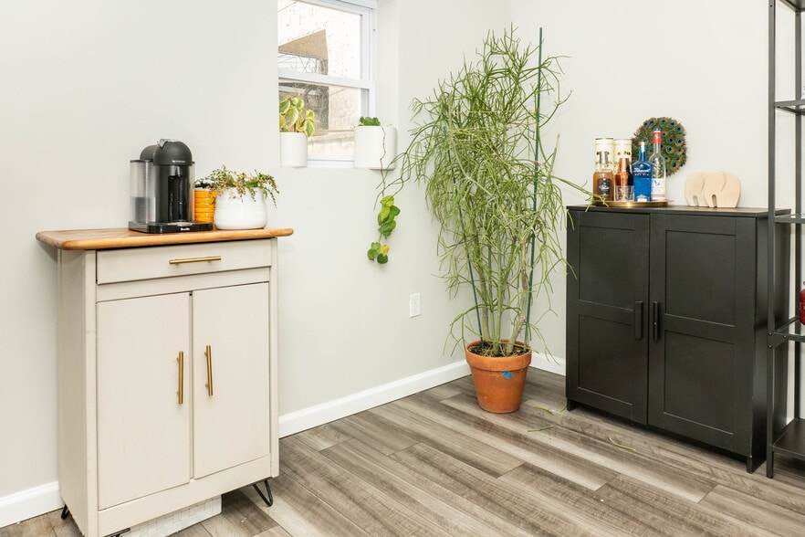 Building Photo - 1230 Mercy St