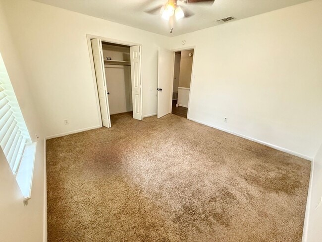 Building Photo - 4-bed/2-bath in South Tyler!