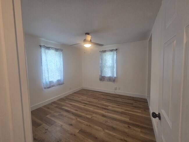 Building Photo - 2842 W Elm St