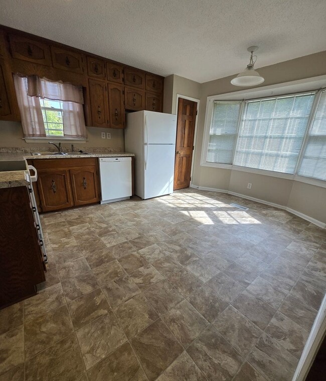 Building Photo - Beautiful 3-Bedroom Home with Bonus Room i...
