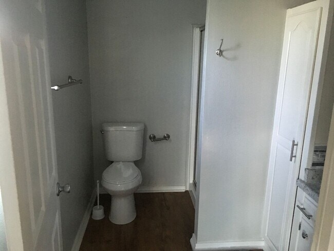 Building Photo - South Redding 2-Story Home, located in cul-de-sac